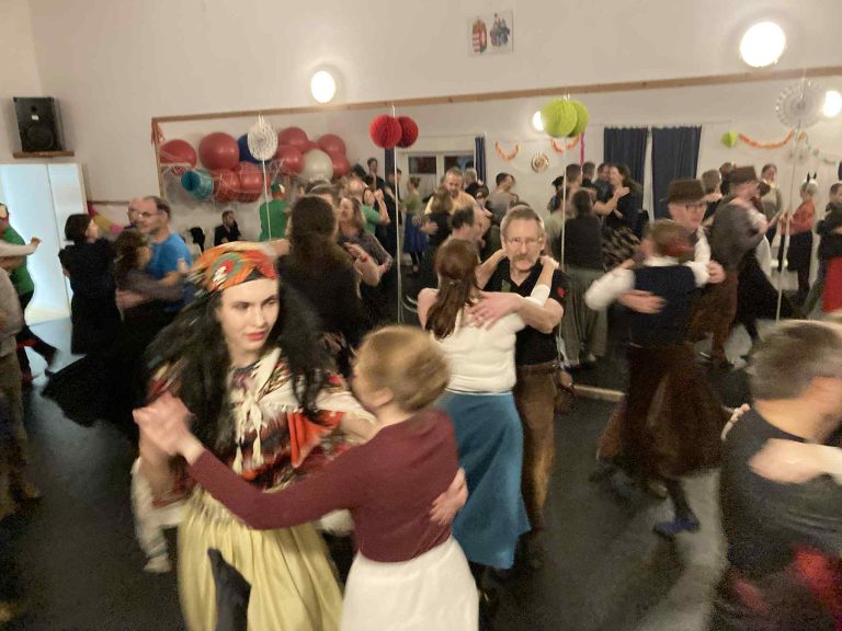 Farsangi táncház